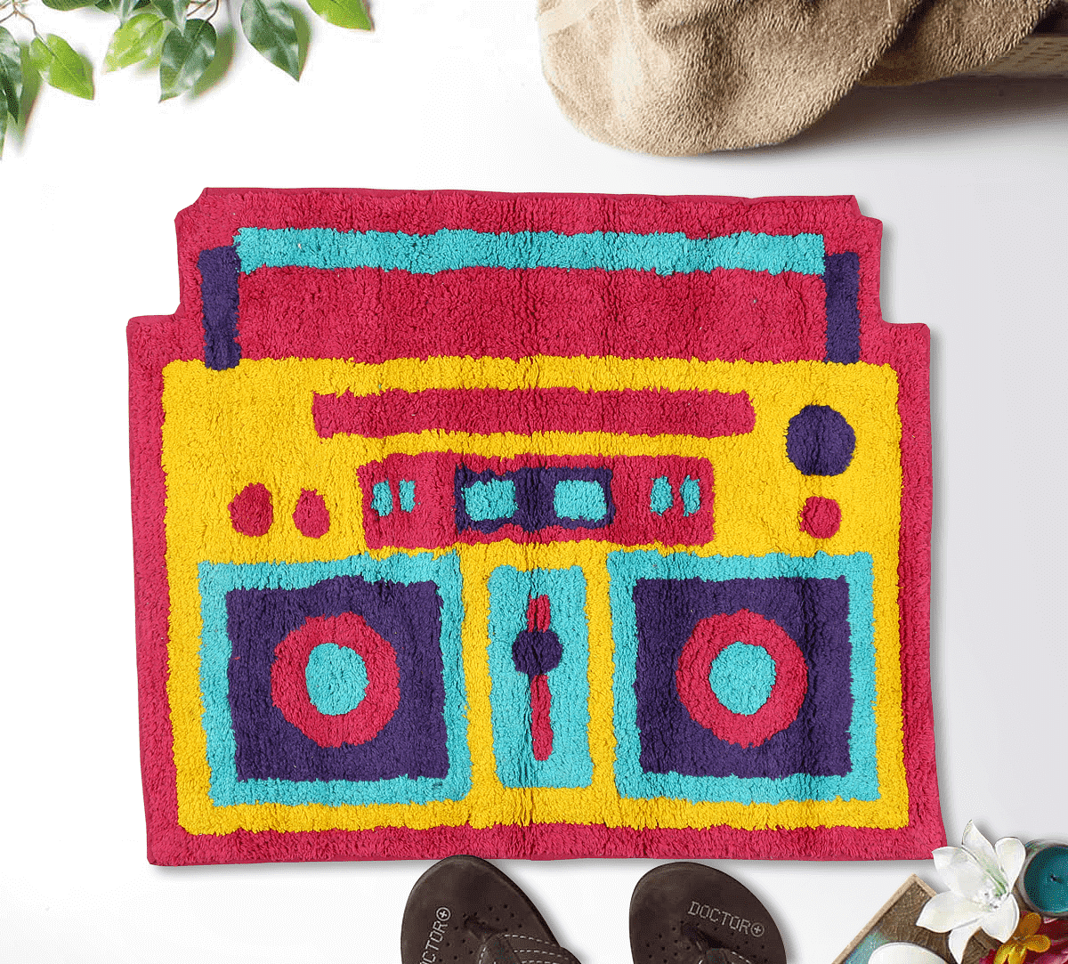 India Circus Radio Mundial Shape Bath Mat